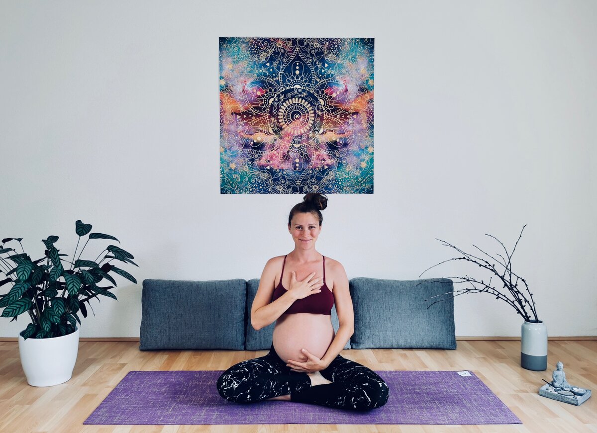 Yoga in der Schwangerschaft - Lotussitz