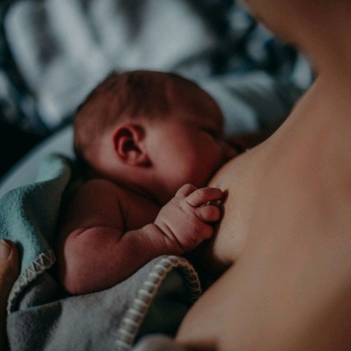 baby stillen wochenbett